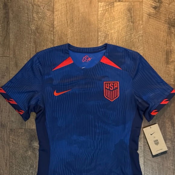 Nike Team USA Women’s Soccer Jersey - Picture 3 of 3
